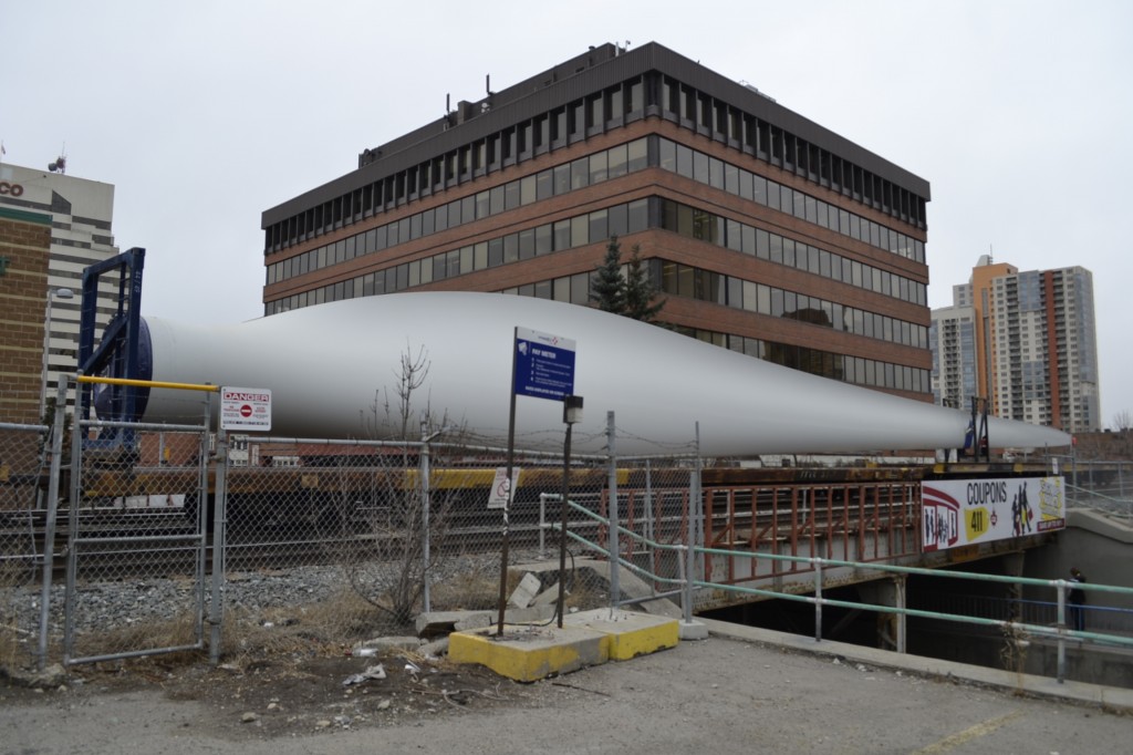 2012Apr04_railcars_carrying_wind_turbine_props_0008
